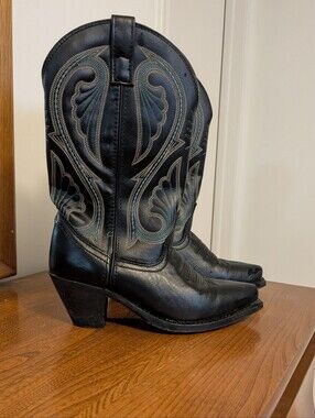 Laredo Canyon boots in black with turquoise and cream stitching